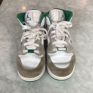 Nike Air Jordan 1 mid SE (GS)